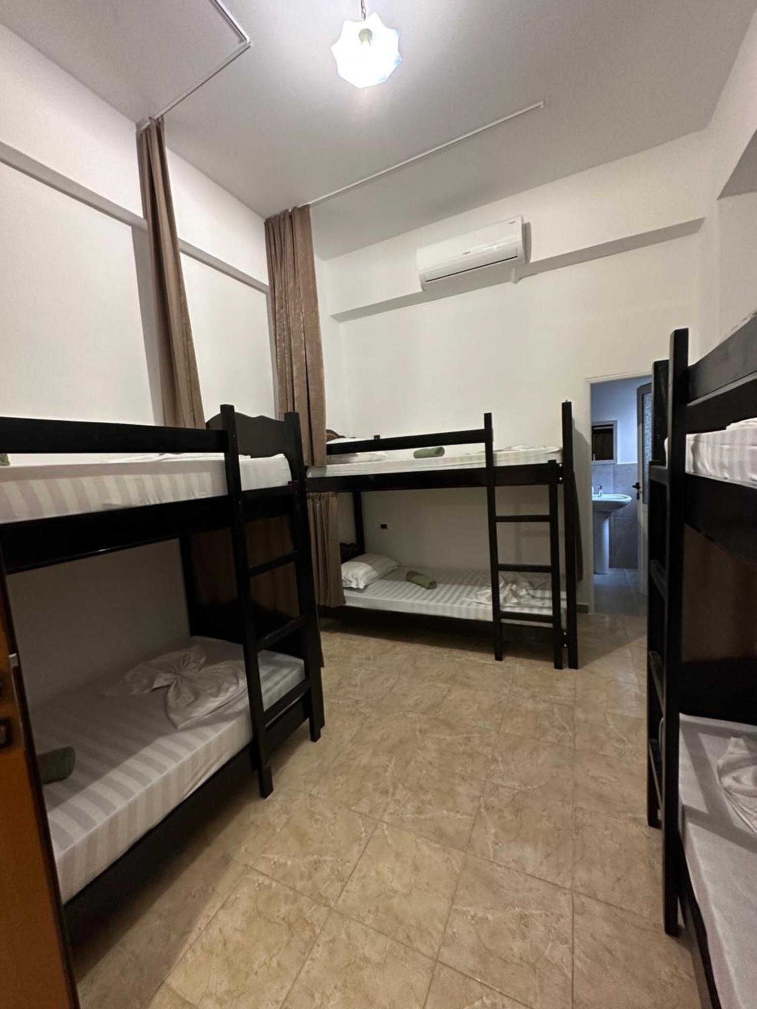 Hanna'S Hostel Берат Екстериор снимка