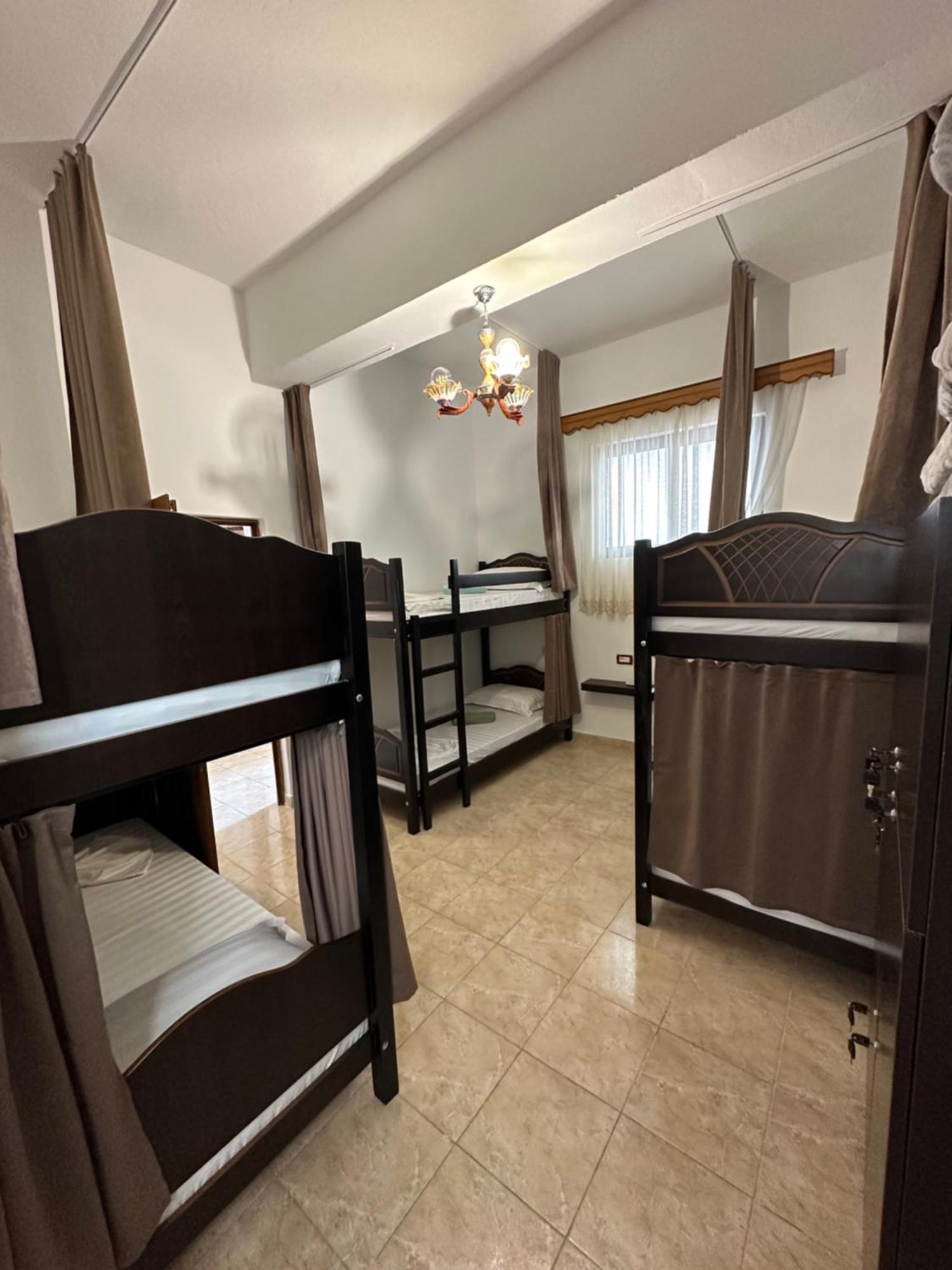 Hanna'S Hostel Берат Екстериор снимка